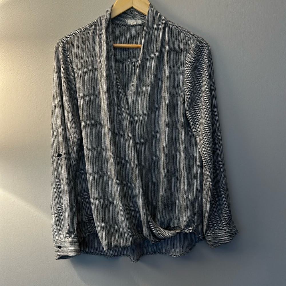 Pleione Blouse, Size Large, Black and White
